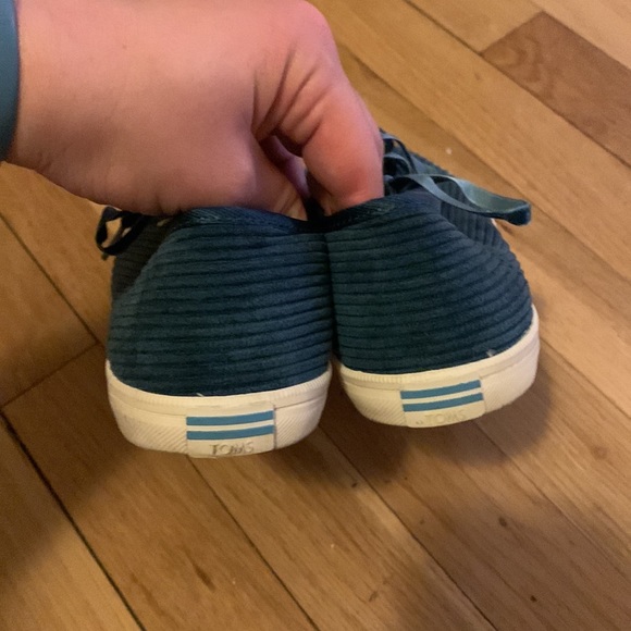 Toms sneakers size 7 - Picture 2 of 4